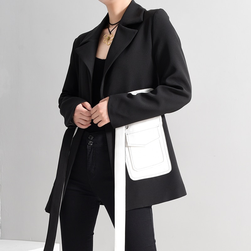 Women's Black Blazer White Pockets